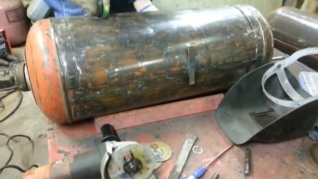 Мангал коптильня барбекю из газовых баллонов своими руками ЧАСТЬ 2!!!! смотреть онлайн