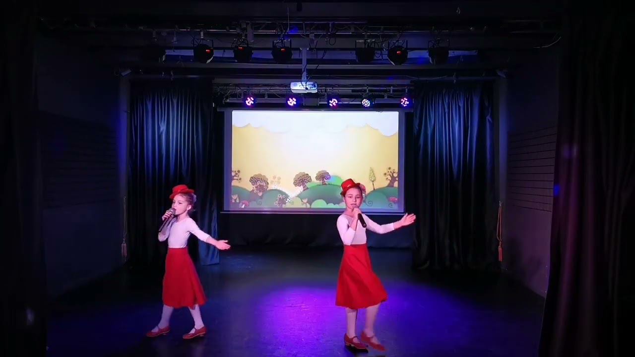 Красная шапочка - Юлия Новикова и Анна Володарская. Концерт Папа, мама, я [2023]. смотреть онлайн