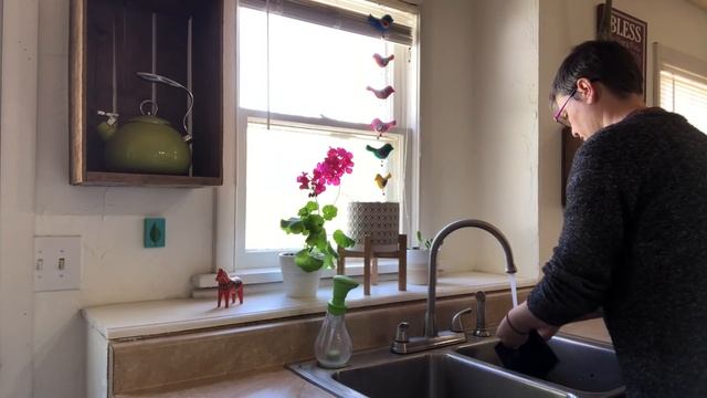 Minimalist Kitchen Tour - Plus our budget remodel pictures! смотреть онлайн