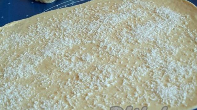 Постные булочки с кокосовой стружкой