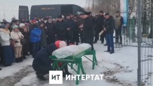 Эльмира Сөләйманованы Кече Шилнә зиратында җирлиләр / Эльмиру Сулейманову похоронили в Малой Шильне
