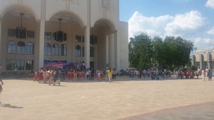 Театральная площадь г.Курск 🙃 дети купаются в фонтане 😁 жара +26🤭