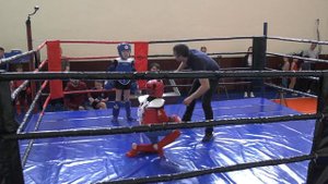Поединок мальчишек в младшей возрастной категории Тайский Бокс (Муай Тай) Избиение младенцев в ринге
