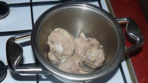 Тушеные голени индейки, в сметенном соусе. Простой и вкусный рецепт.