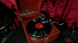 Граммофон. Часть вторая. Чем отмыть грампластинки. Как из зубочистки сделать иглу для граммофона.