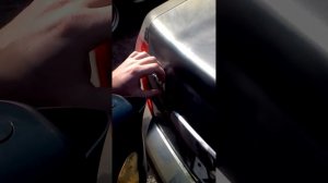Как снять, удалить шильдик,надпись с машины лада приора