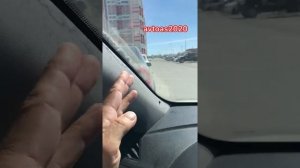 Параллельная парковка слева, легко.