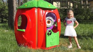 Diana Pretend Play with funny Minions and Playhouse for kids