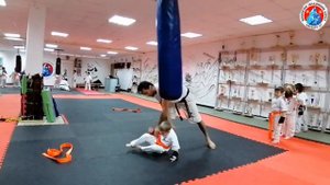 В 4-5 лет удар ногой в падении | КАЙТЕН ГЕРИ | #ШКОЛА_КАРАТЭ_КОМРОНА_УСМОНОВА_АЙСБЕРГ37