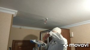 Шаг 5, покраска трещины потолка в тон старого потолка