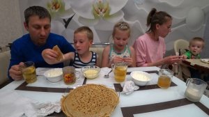 СЕМЕЙНЫЙ МУКБАНГ ДОМАШНИЕ БЛИНЫ ДЛЯ МНОГОДЕТНОЙ СЕМЬИ | MUKBANG HOMEMADE PANCAKES