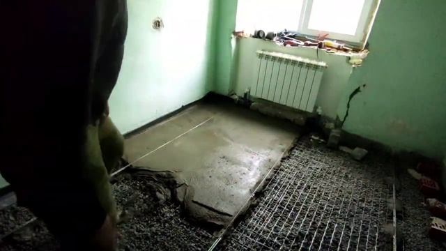 Квартира преображается. Немного о выборах. Установка маяков. Стяжка пола.