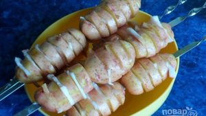 Картофель с салом на мангале