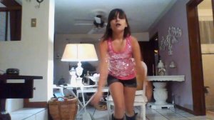 niña de 10 años bailando salute