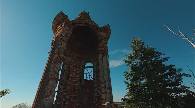 старая заброшенная Церковь с коптера, кадры из кино.