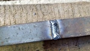 Изготовление и монтаж вместительной полки над воротами в гараже