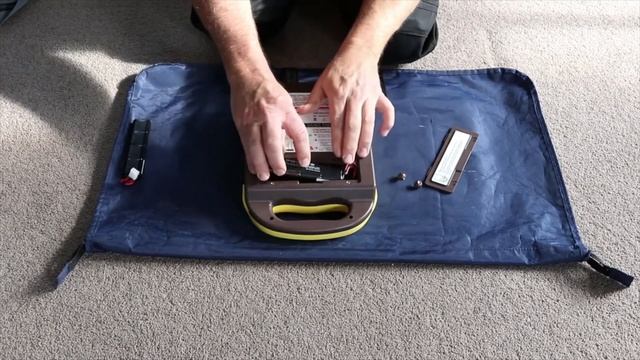 Heart Saver AED7000 Battery Replacement смотреть онлайн