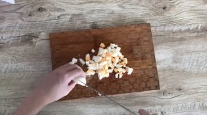 КАК ПРИГОТОВИТЬ САЛАТ КАЛЬМАРЫ КРЕВЕТКИ ЯЙЦА? Очень вкусный, праздничный, из морепродуктов