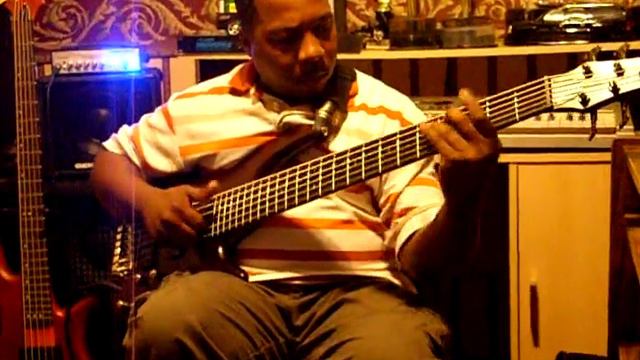 Me Messing Around With My 6 String IBANEZ SR506 Bass Guitar Slap Pop Runs смотреть онлайн