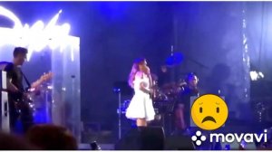 Шок.Фанатка напала на Максим у нас в Екатеринбурге 24.06.22подписывайся на канал👍#ночьмузыки #макси