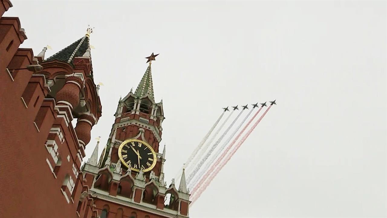 В Москве состоялся главный из воздушных парадов, которые прошли в десятках городов страны