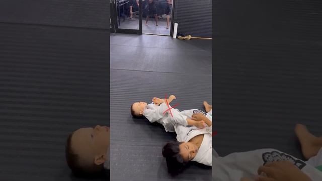 Джиу-джитсу дети 5 лет прием рычаг локтя пример выполнения