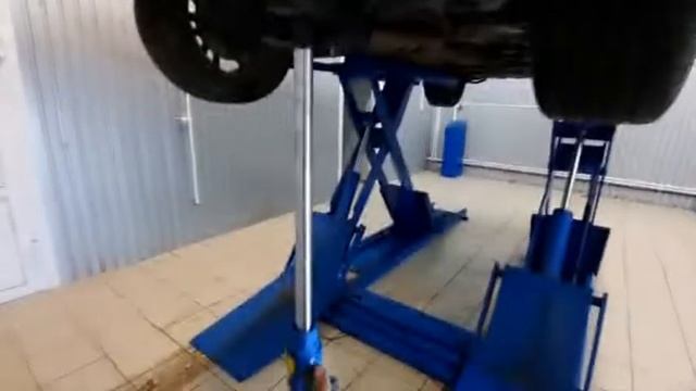 Mercedes-Benz GLC купе - демонтаж бака мочевины AdBlue смотреть онлайн