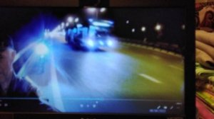 Сигналит автобус