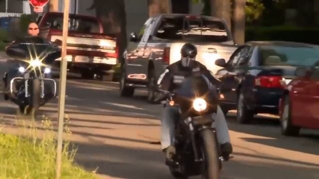 7-летняя Девочка Просто Ехала на Велосипеде Когда к Ней Подъехали «Каратели» смотреть онлайн