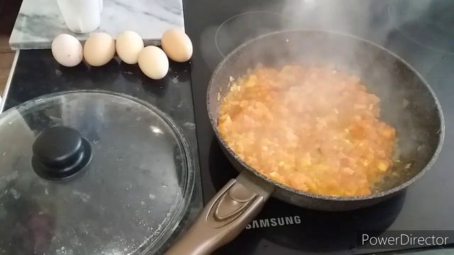 Самая Вкусная Яичница!!Шакшука// Яичница с Помидорами