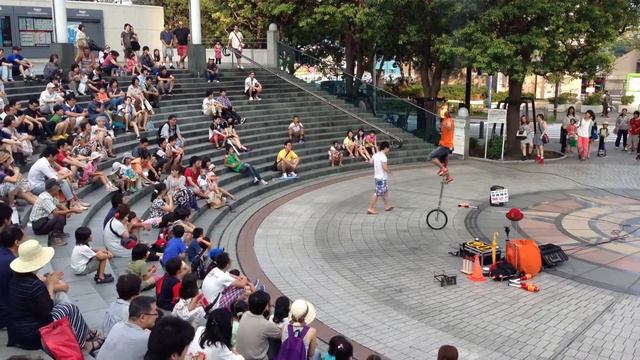 Уличные японские жанглёры / Japanese Street zhanglёry. смотреть онлайн