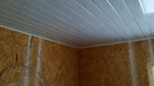 Обшивка потолка пвх панелями! Строительство каркасного дома своими руками.