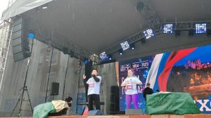 Чемпион мира по боксу Денис Лебедев приветствует участников девятого Боксзабега в Чехове