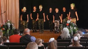 Идет солдат по городу