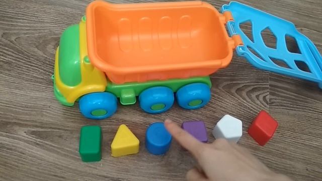 Синий грузовичок лева с фигурками, учим фигурки и цвета игруныч непоседа