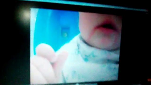 Я показываю маме ноутбук показывают детские фото смотреть онлайн