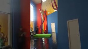 воздушная гимнастика номер на воздушных полотнах