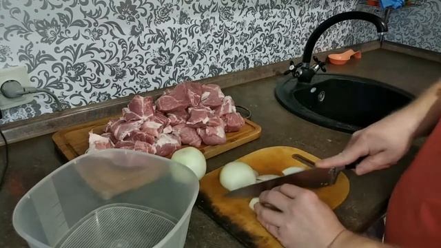 Классический маринад шашлыка из свиной шеи. смотреть онлайн