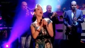 Imelda May sings Inside out on Graham Norton 7th jan 2011.