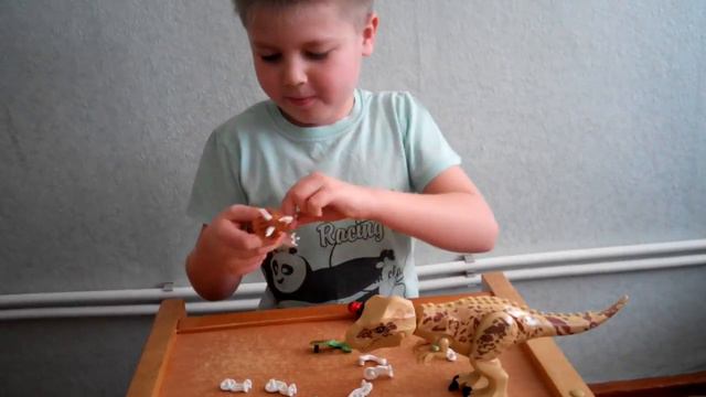 Обзор раскопки лего динозавров смотреть онлайн