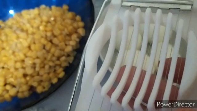 Салат с крабовыми палочками, фасолью и кукурузой. смотреть онлайн