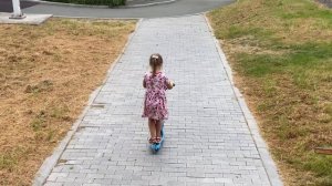 КАК НАУЧИТЬСЯ КАТАТЬСЯ НА ДВУХКОЛЕСНОМ САМОКАТЕ