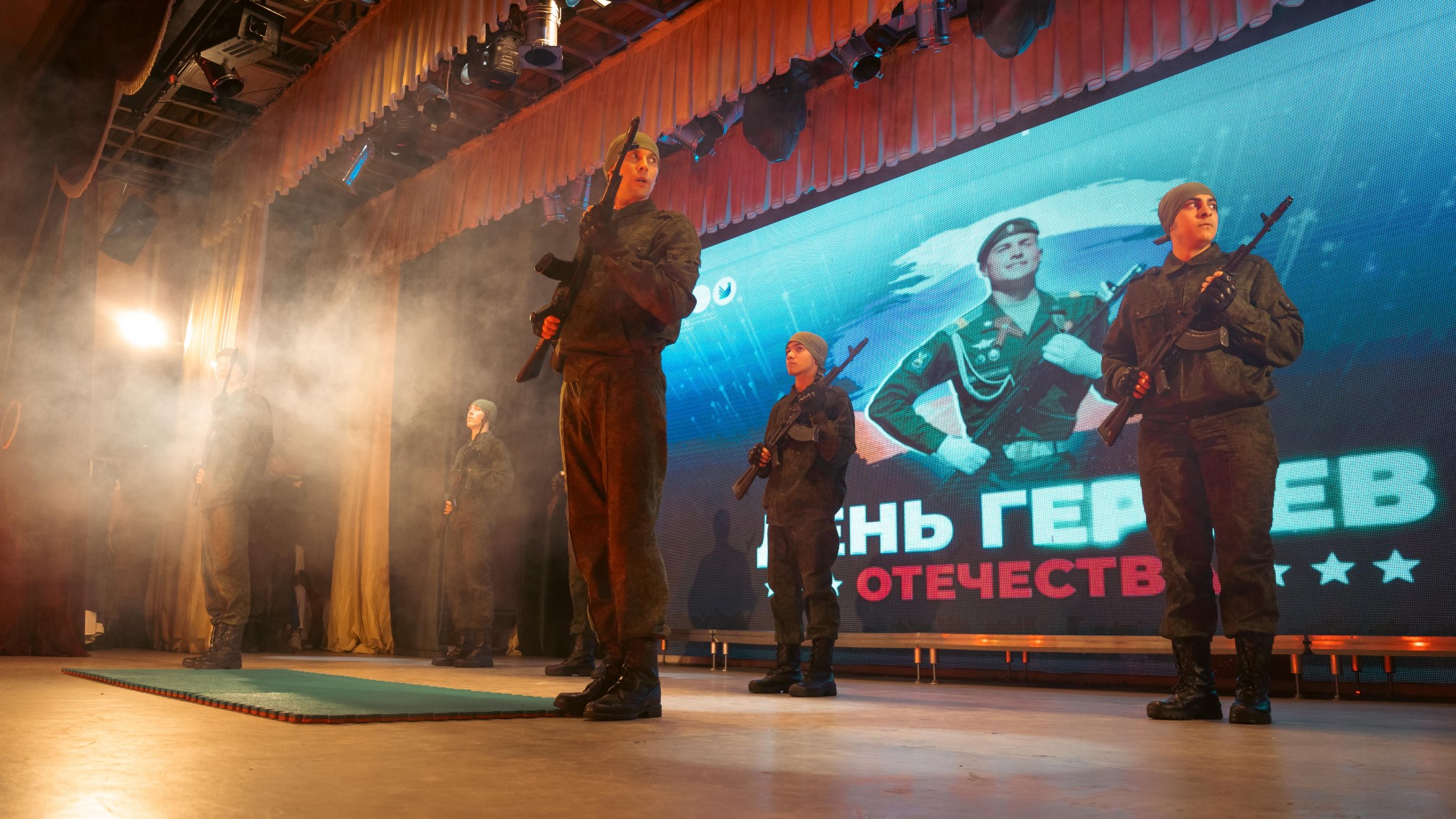 В Сургутском районе масштабно отметили День Героев Отечества смотреть онлайн