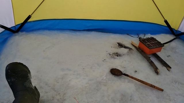 Зимняя рыбалка.Мороз -18.Поиски сига.Вылазка на мотособаке смотреть онлайн