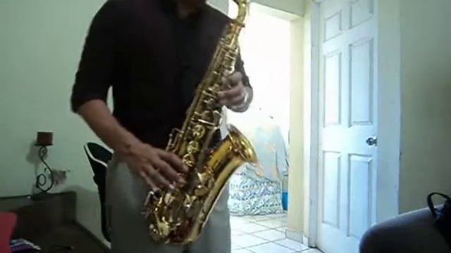 SAXOFÓN ALTO CONN 18M смотреть онлайн