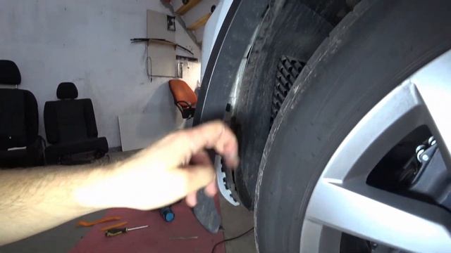 Volkswagen Touareg NF. Как снять фару без полного снятия бампера. смотреть онлайн