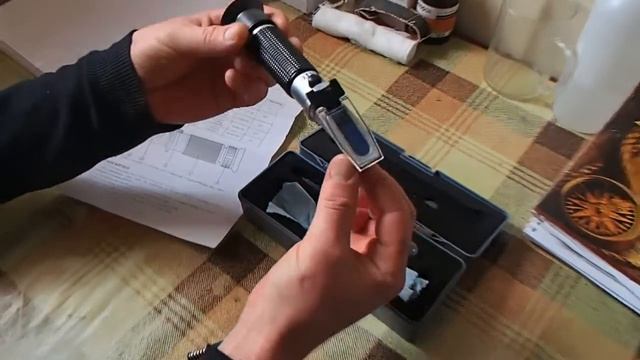 Рефрактометр. Измерение уровня белка в крови телят. Measuring protein levels in the blood of calves смотреть онлайн