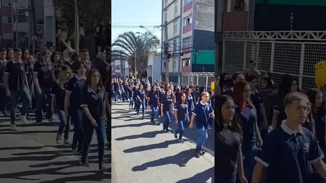 Perdeu a voz no desfile 🥰