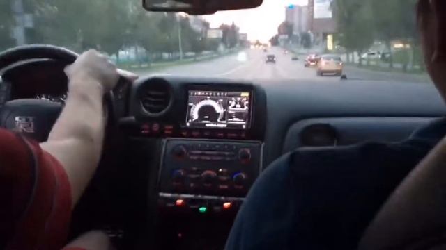 ЗАРУБА С ГТР 700 СИЛ.Nissan GT-R vs спорт байк.Гонки по городу на Гтр смотреть онлайн