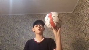 как крутить мяч на пальце